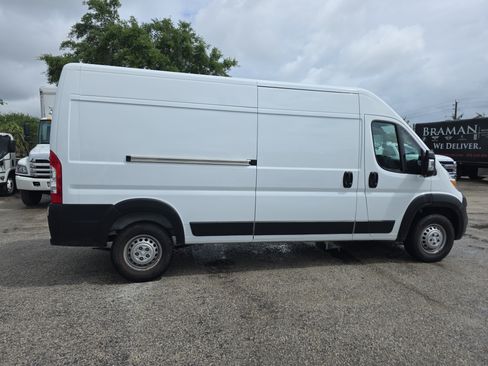 Used 2025 RAM ProMaster 2500 w/ Convenience Group FWD image 8