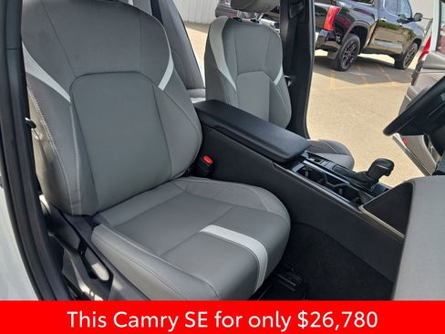 Used 2025 Toyota Camry SE FWD image 16