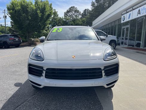 Used 2023 Porsche Cayenne AWD/4WD image 3