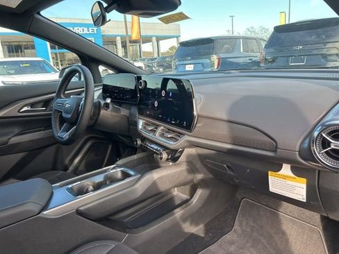 New 2026 Chevrolet Equinox EV LT image 32