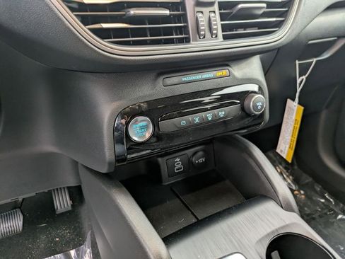 New 2024 Ford Escape SE image 35