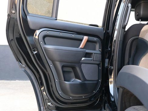 Used 2023 Land Rover Defender 110 X image 24