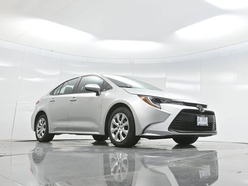 Used 2023 Toyota Corolla LE image 67