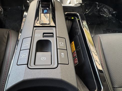 Used 2024 Toyota Prius Prime Premium image 27