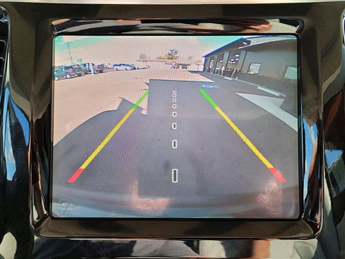 Used 2019 Jeep Cherokee Limited image 12