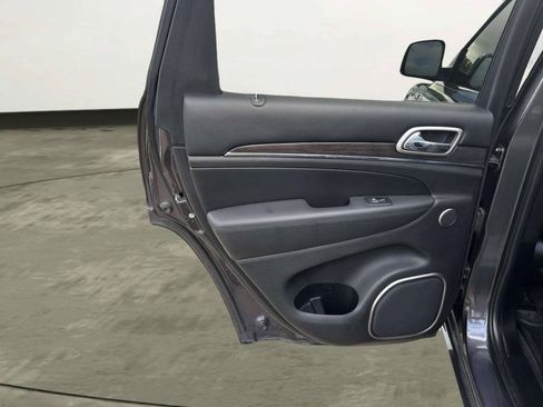 Used 2018 Jeep Grand Cherokee Overland AWD/4WD image 13