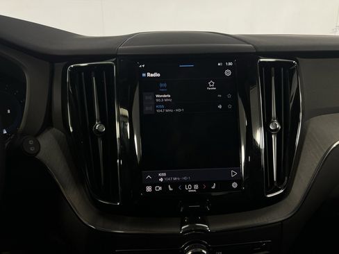 Used 2025 Volvo XC60 B5 Plus image 15