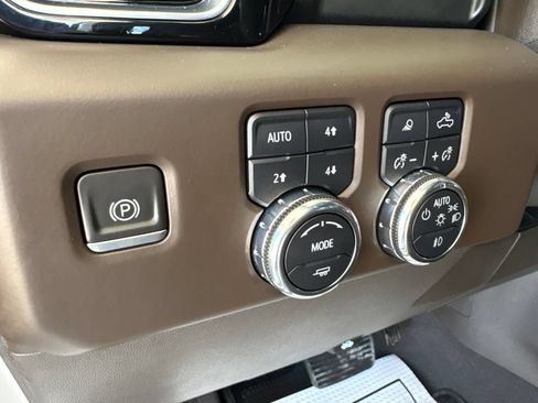 Used 2022 GMC Sierra 1500 Denali AWD/4WD image 16