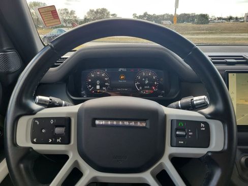 Used 2022 Land Rover Defender 110 SE image 19