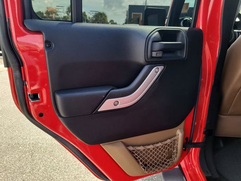 Used 2017 Jeep Wrangler Unlimited Sahara w/ Max Tow Package image 8