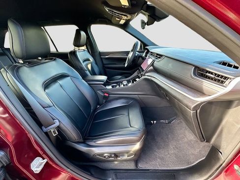 Used 2025 Jeep Grand Cherokee Limited image 28