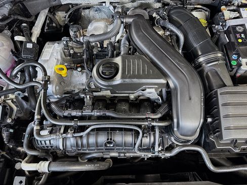 Used 2025 Volkswagen Jetta SE FWD image 39