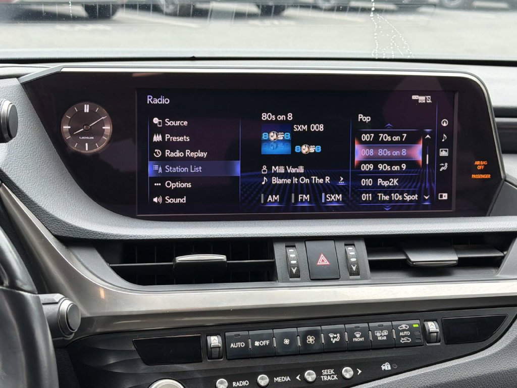 Used 2021 Lexus ES 300h w/ Accessory Package FWD image 10
