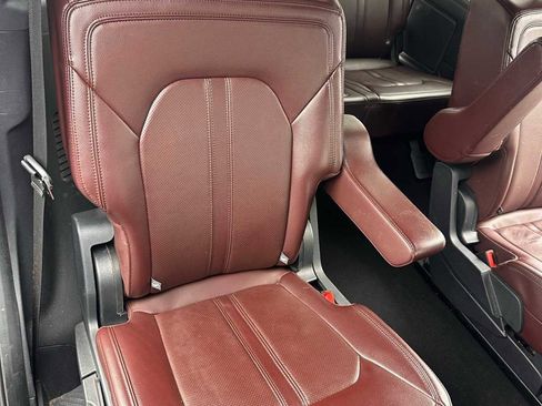 Used 2024 Ford Expedition Limited image 13