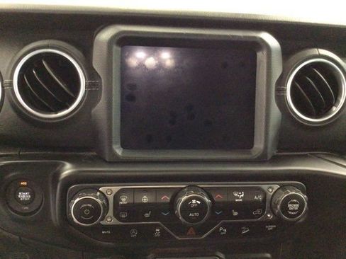 Used 2018 Jeep Wrangler Unlimited Sahara AWD/4WD image 21