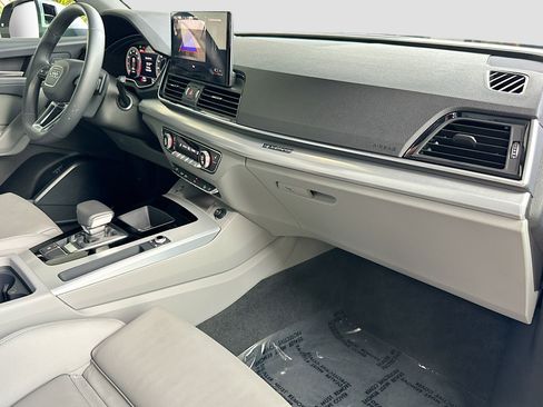 Used 2025 Audi Q5 2.0T Premium w/ Convenience Plus Package image 29