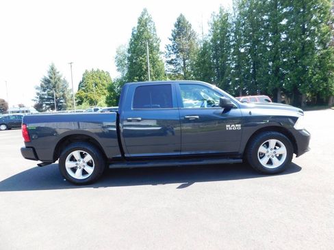 Used 2016 RAM 1500 Express RWD image 19