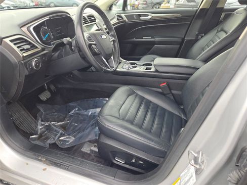 Used 2017 Ford Fusion SE w/ Fusion SE Technology Package image 25