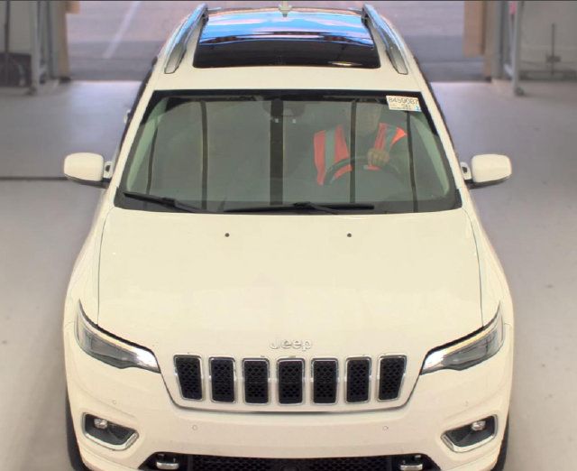 Used 2019 Jeep Cherokee Overland w/ Technology Group AWD/4WD image 2