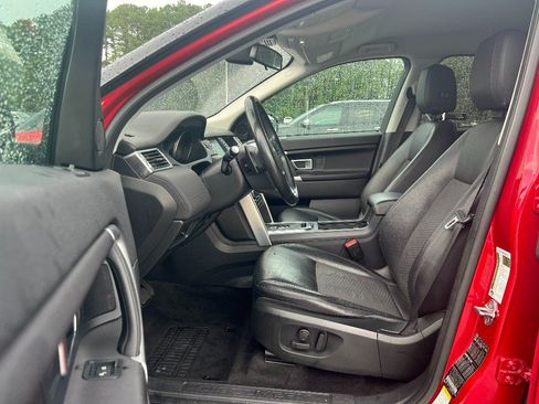 Used 2018 Land Rover Discovery Sport SE AWD/4WD image 4