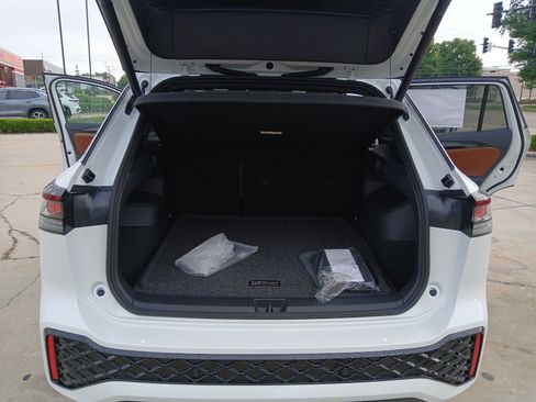 New 2026 Volkswagen Tiguan SEL R-Line AWD/4WD image 23