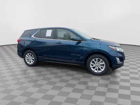 Used 2021 Chevrolet Equinox LT image 2