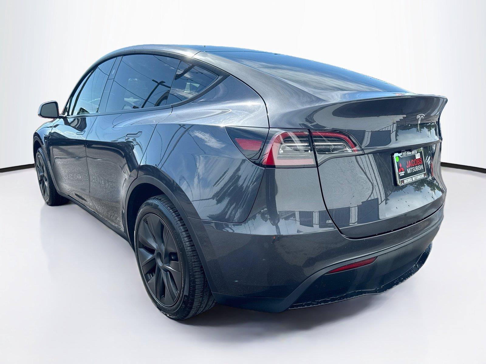Used 2025 Tesla Model Y Long Range RWD image 3