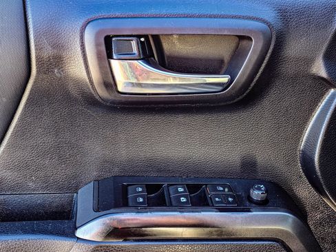 Used 2020 Toyota Tacoma TRD Off-Road image 16