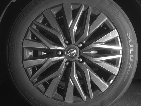 Used 2025 Nissan Altima 2.5 SV FWD image 12
