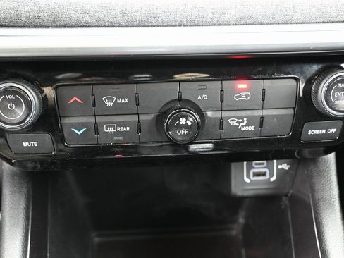 Used 2022 Jeep Compass Latitude image 27