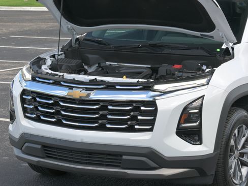 Used 2025 Chevrolet Equinox LT w/ Convenience Package II FWD image 8