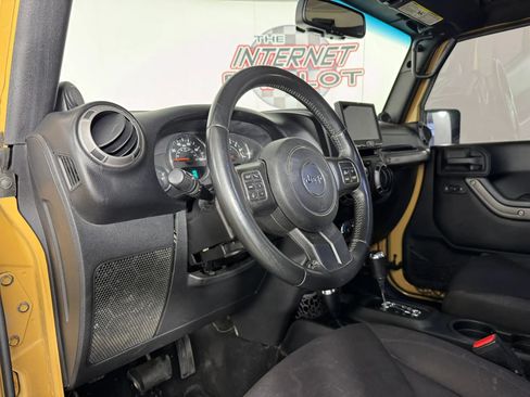 Used 2014 Jeep Wrangler Unlimited Sport w/ Quick Order Package 24S AWD/4WD image 10