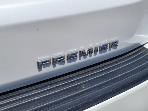 Used 2023 Chevrolet Tahoe Premier AWD/4WD image 13