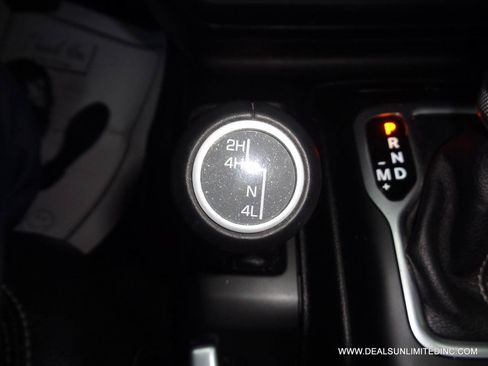 Used 2018 Jeep Wrangler Unlimited Sahara AWD/4WD image 10