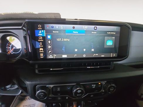 Used 2025 Jeep Wrangler Sport AWD/4WD image 15