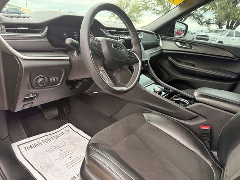 Used 2023 Jeep Grand Cherokee L Laredo image 10