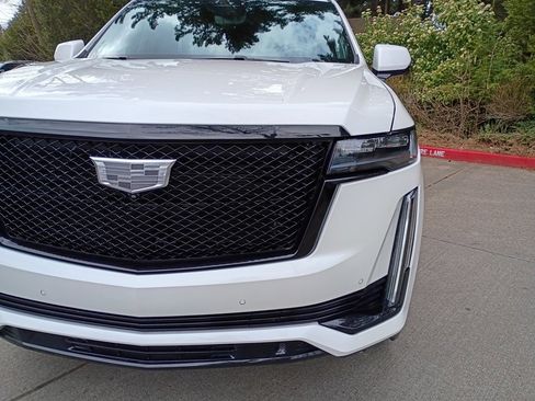 Used 2023 Cadillac Escalade ESV Sport Platinum image 9