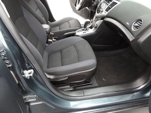 Used 2013 Chevrolet Cruze LT image 20