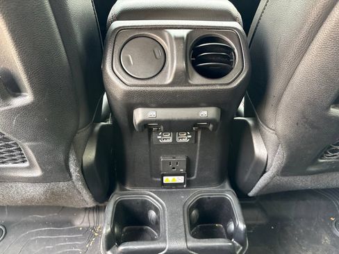 Used 2021 Jeep Gladiator Rubicon AWD/4WD image 20