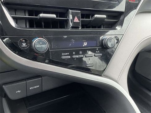 Used 2023 Toyota Camry SE image 29