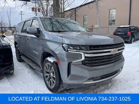 Used 2022 Chevrolet Suburban LT w/ LT Signature Package image 4