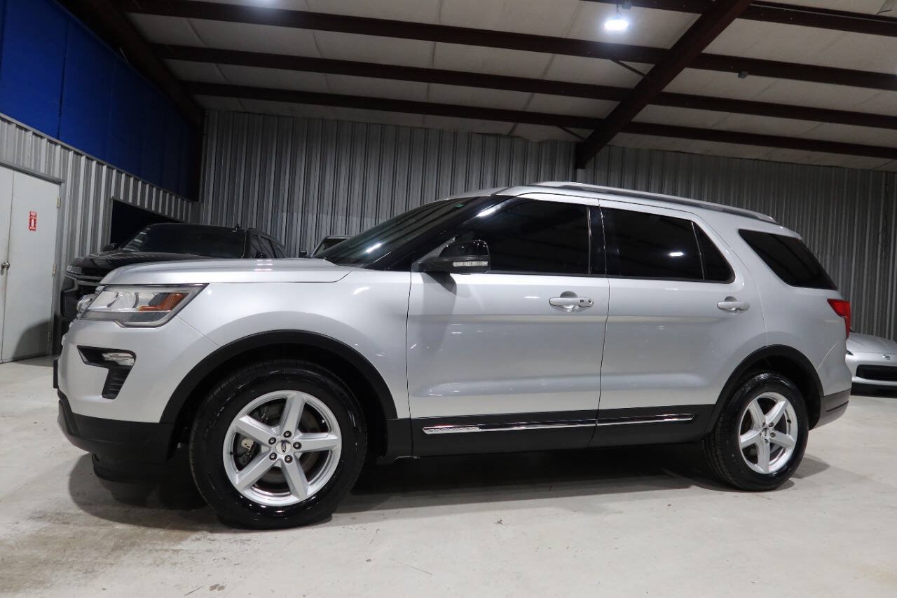 Used 2018 Ford Explorer XLT w/ Equipment Group 201A FWD image 1