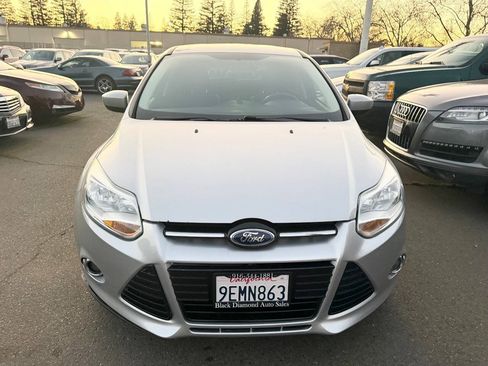Used 2012 Ford Focus SE FWD image 2