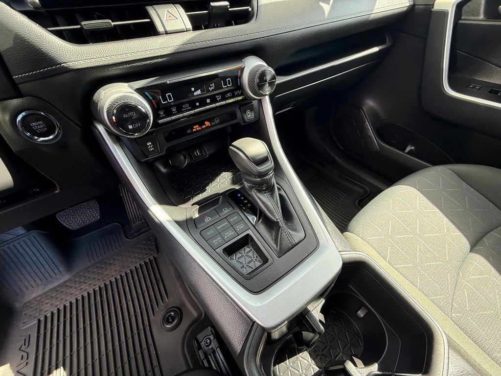 Used 2024 Toyota RAV4 XLE AWD/4WD image 9