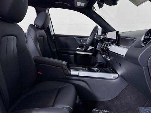 New 2026 Mercedes-Benz GLB 250 image 6