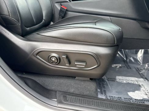 Used 2024 Jeep Grand Cherokee L Limited image 23