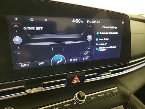 Used 2025 Hyundai Elantra Limited image 19