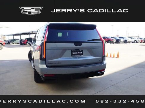 Used 2023 Cadillac Escalade ESV Sport w/ Touring Package image 4