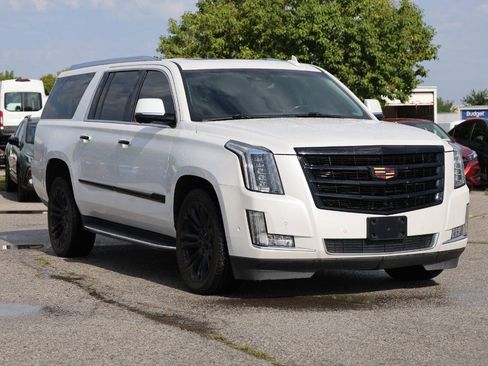 Used 2019 Cadillac Escalade ESV Luxury AWD/4WD image 4