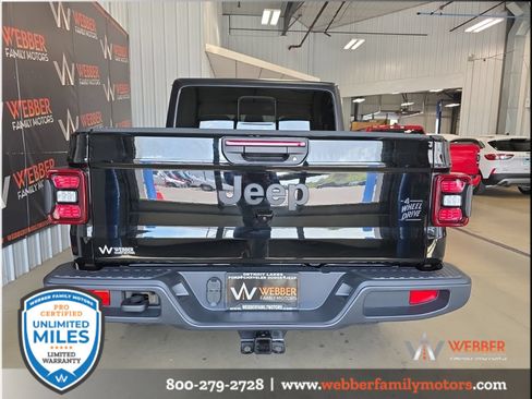 New 2026 Jeep Gladiator Sport AWD/4WD image 5